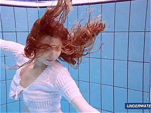 extraordinaire furry underwatershow by Marketa