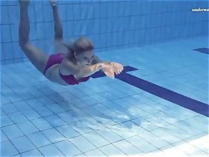 hot Elena shows what she can do under water